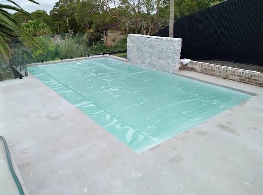 350i Illusion cover on pool1 Daisy 350i Illusion Solar Pool Cover
